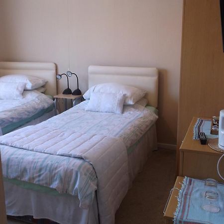 Tremains Guest House Bridgend  Habitación foto