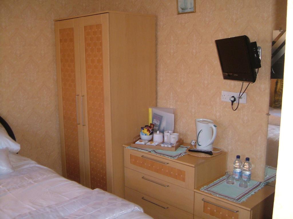 Tremains Guest House Bridgend  Habitación foto