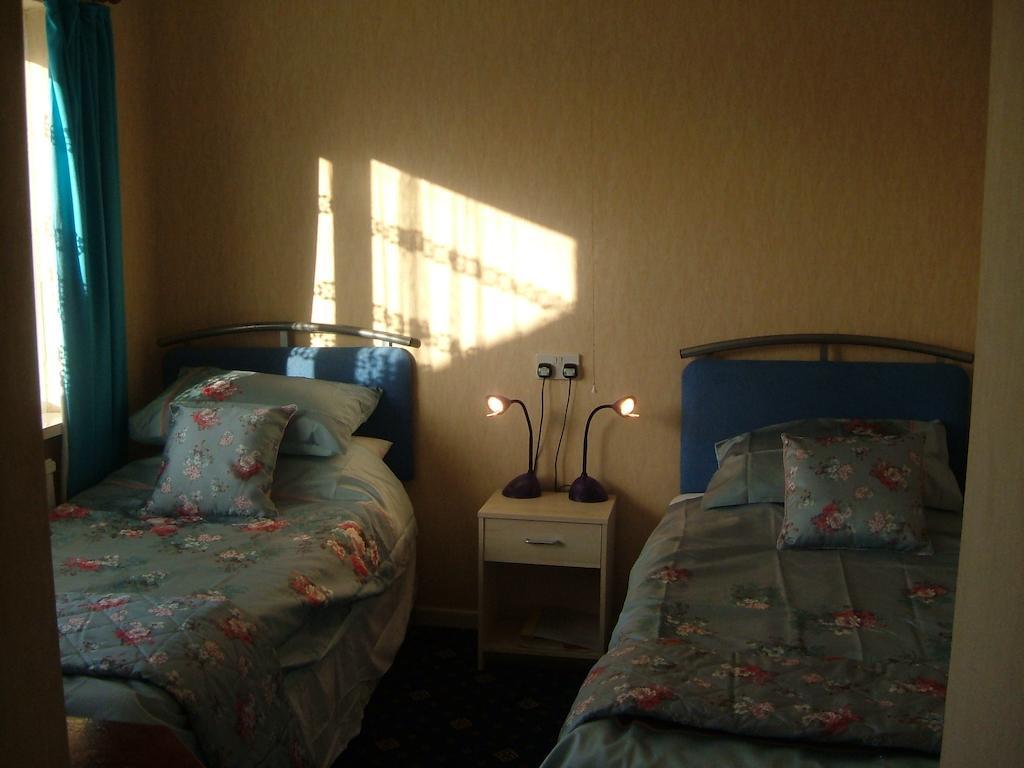 Tremains Guest House Bridgend  Habitación foto