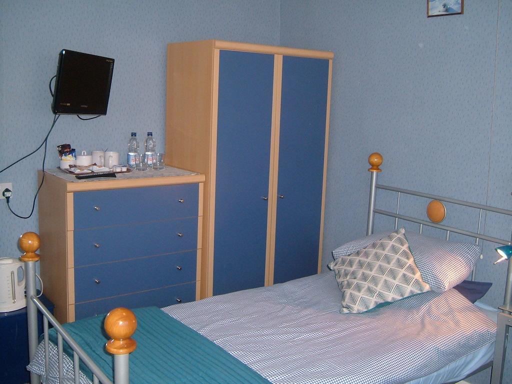 Tremains Guest House Bridgend  Habitación foto